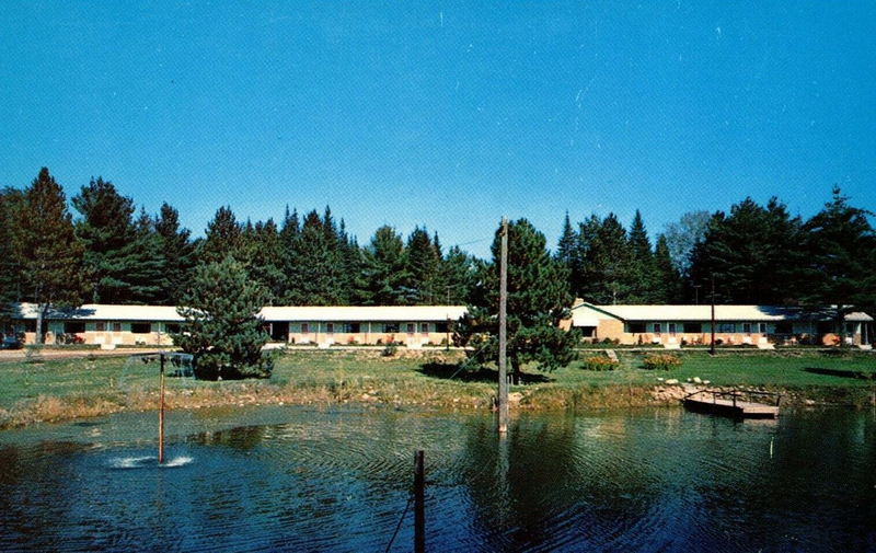 Tri-Terrace Motel - Vintage Postcard (newer photo)